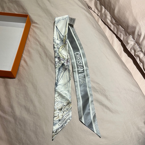 Accessories - Dior scarf